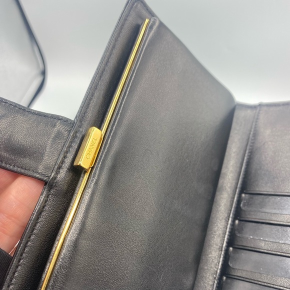 Vintage Chanel wallet 24k gold hardware *RARE* - Picture 4 of 15